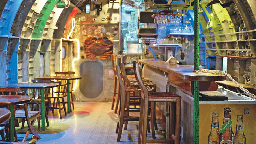 airplane bar kosta rica